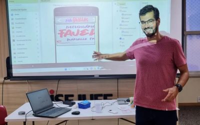 Aula de Aplicativos no Curso de Comunicação Popular do NPC